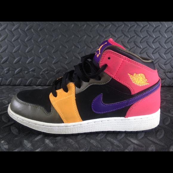Jordan Other - Air Jordan 1 mid great used condition size 6y